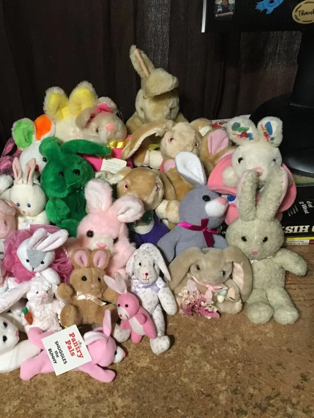 LOT OF 36 BUNNY RABBIT PLUSH BEANIE EASTER RUSS BERRIE APPLAUSE ENERGIZER BUNNY